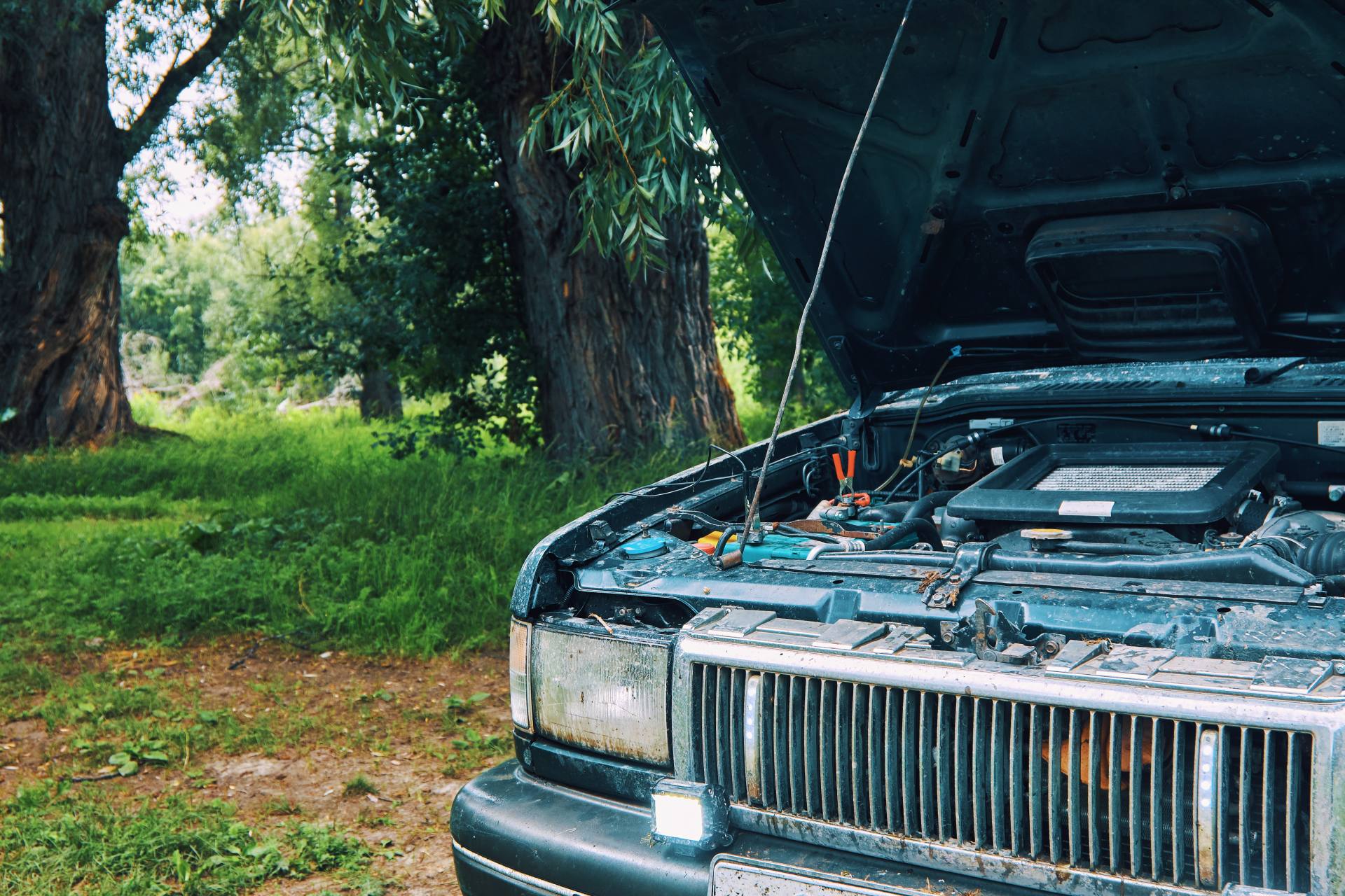 10 Warning Signs Your Land Rover Needs Attention